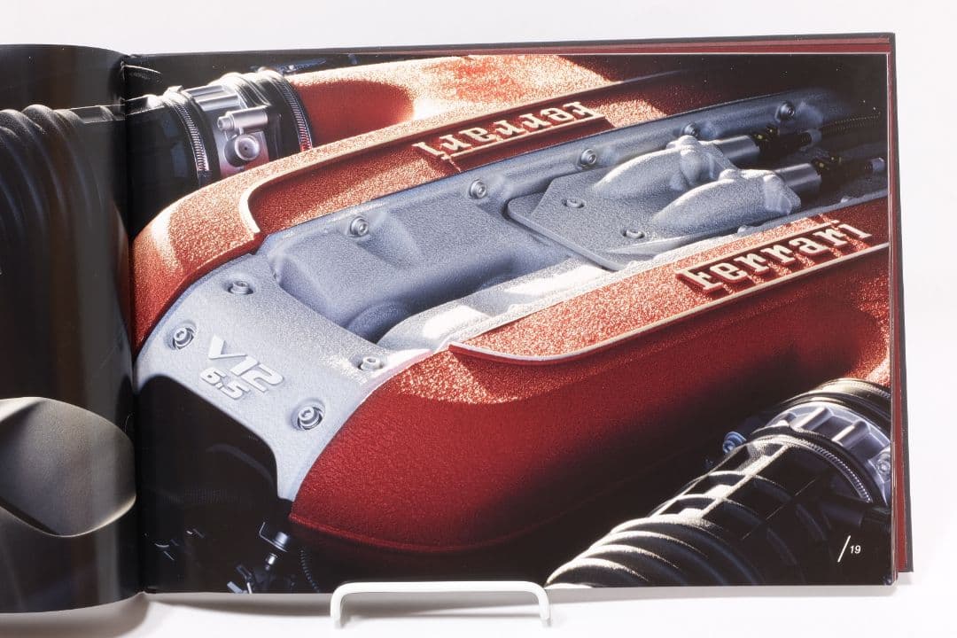 フェラーリ本カタログ 812スーパーファスト ハードカバー付き 伊・英80ページ