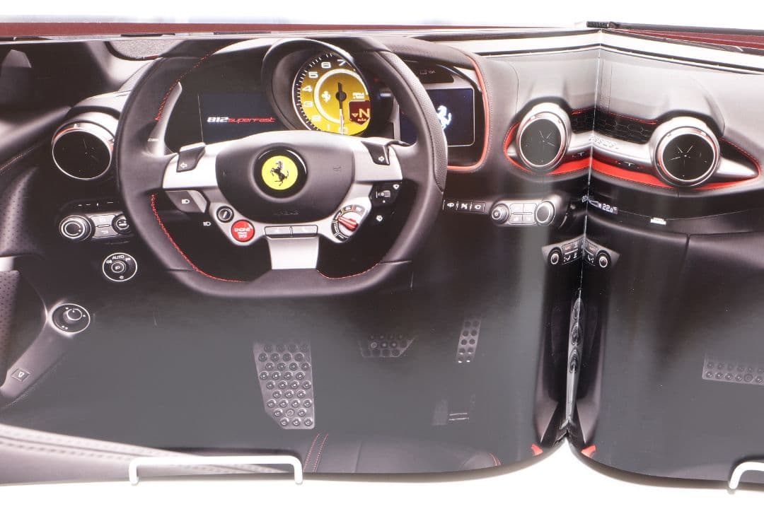 フェラーリ本カタログ 812スーパーファスト ハードカバー付き 伊・英80ページ