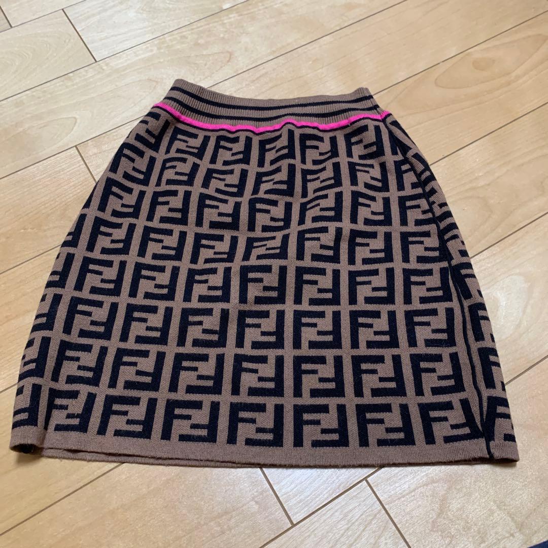 FENDI ロゴパターンスカート 8A 上下セット