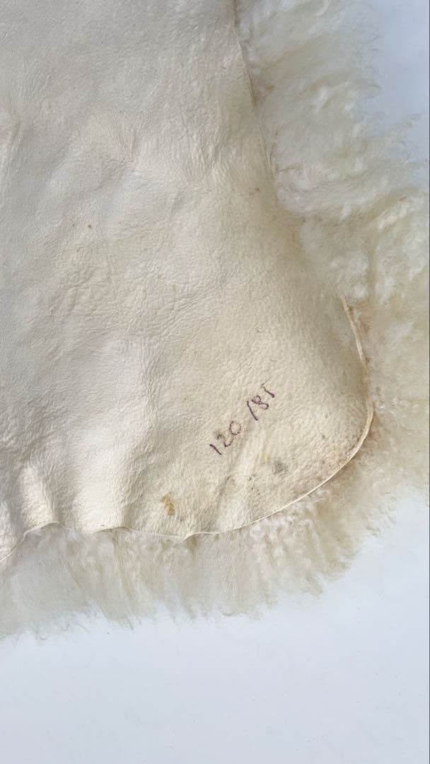 羊毛 シープスキンラグ　毛足の長さミディアムタイプ