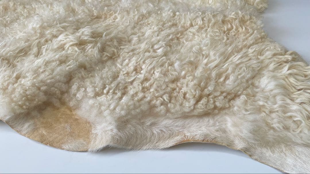 羊毛 シープスキンラグ　毛足の長さミディアムタイプ