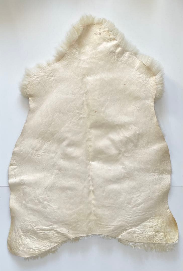 羊毛 シープスキンラグ　毛足の長さミディアムタイプ