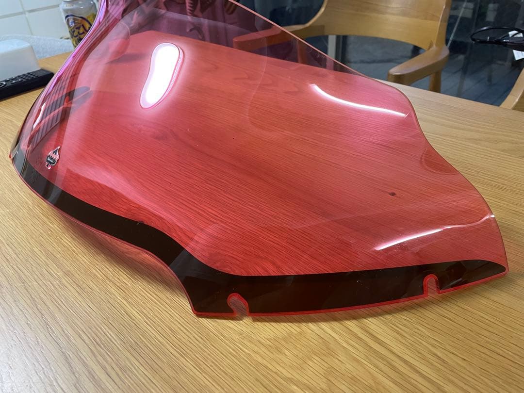 赤いカウル 透明感のあるデザイン