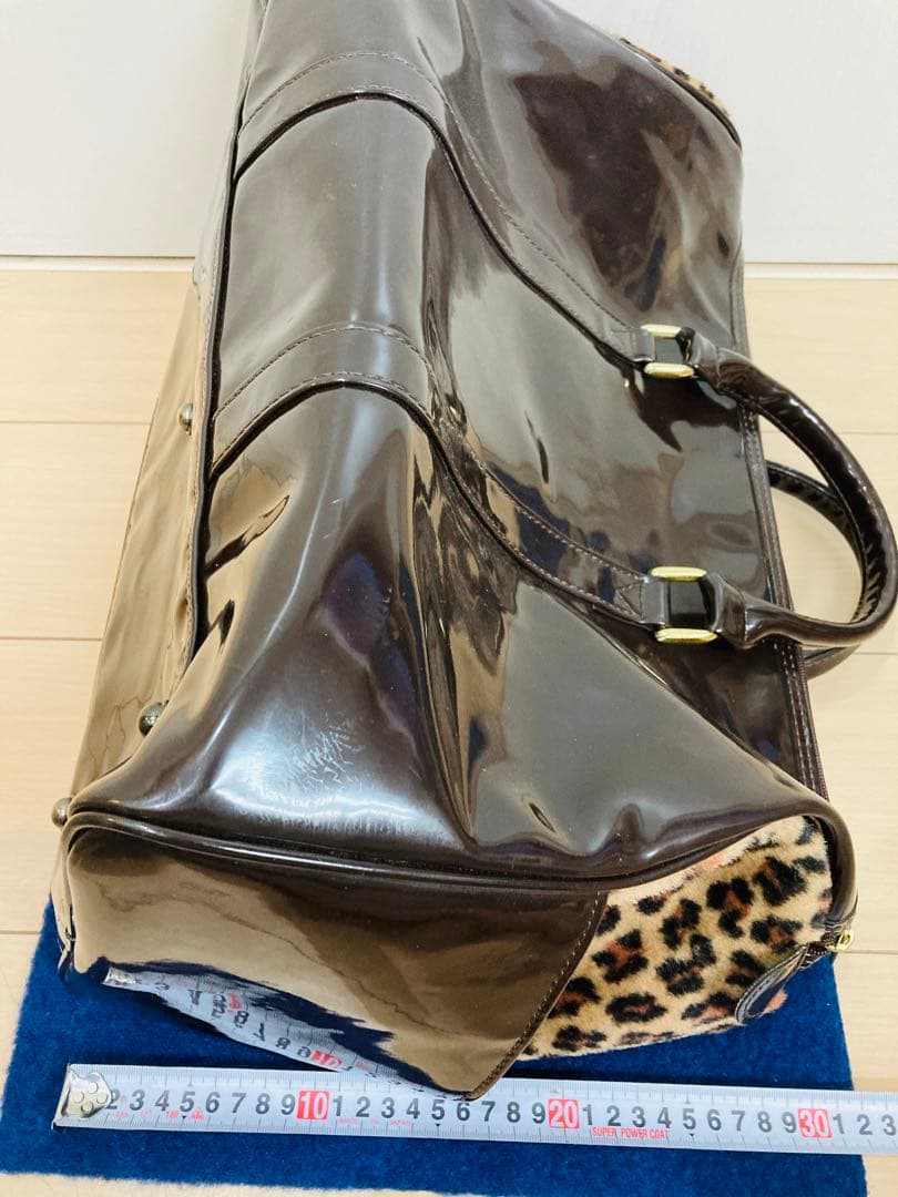 【楽一番】　ハローキティ　ヒョウ柄　ボストンバッグ　エナメル　カオハナ