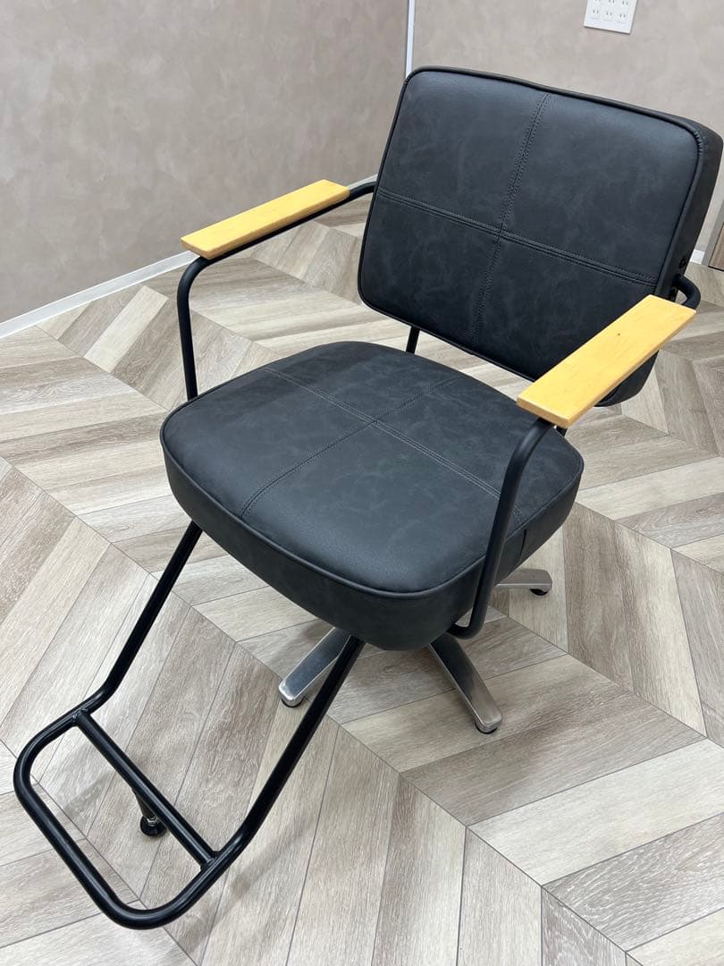 マテリ　スタイリングチェア　美容室椅子 ハーネスコードII ブラック