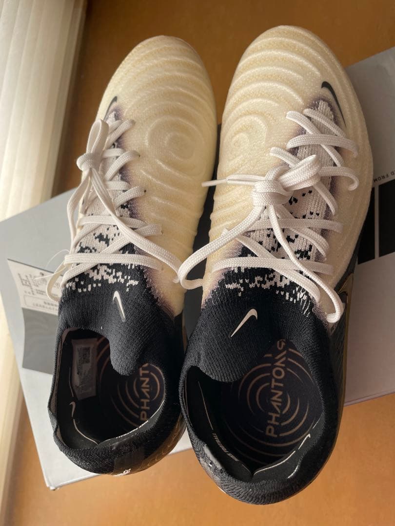 Nike Phantom サッカーシューズ ホワイト/ブラック/ゴールド