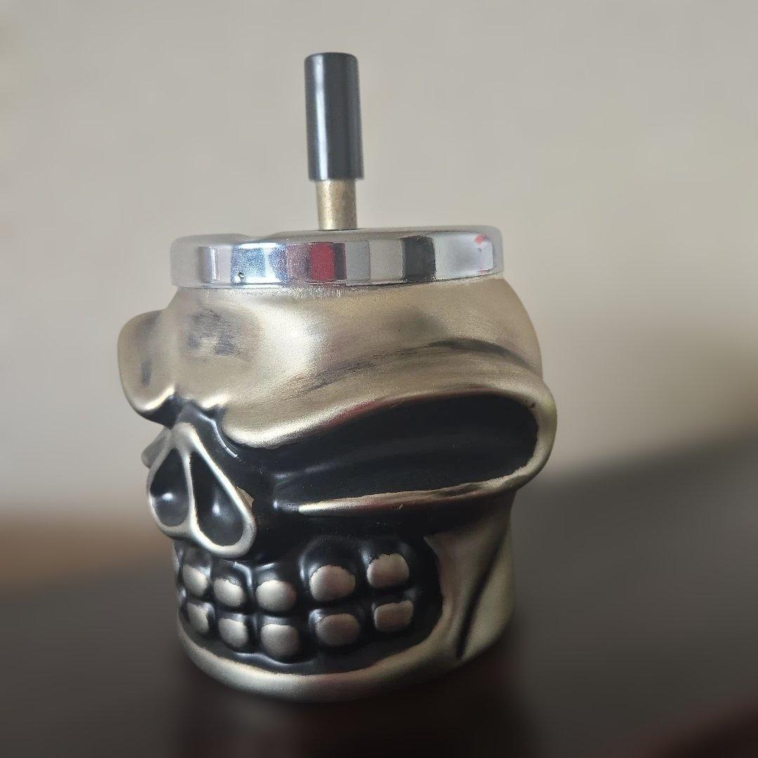 スカル 骸骨 頭蓋骨 プッシュ式 蓋付き灰皿 Bullshit