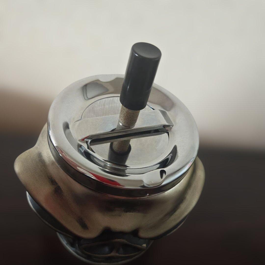 スカル 骸骨 頭蓋骨 プッシュ式 蓋付き灰皿 Bullshit