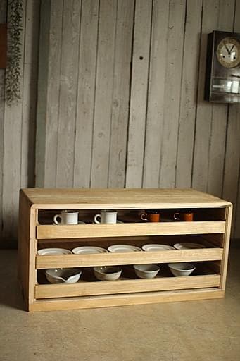 古い木製の引き出し3段　チェスト　桐箪笥　食器棚　シャツケース　収納棚　古家具