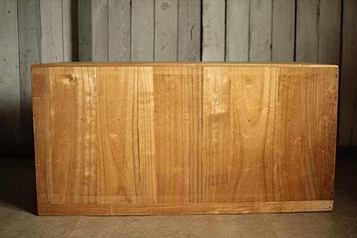 古い木製の引き出し3段　チェスト　桐箪笥　食器棚　シャツケース　収納棚　古家具