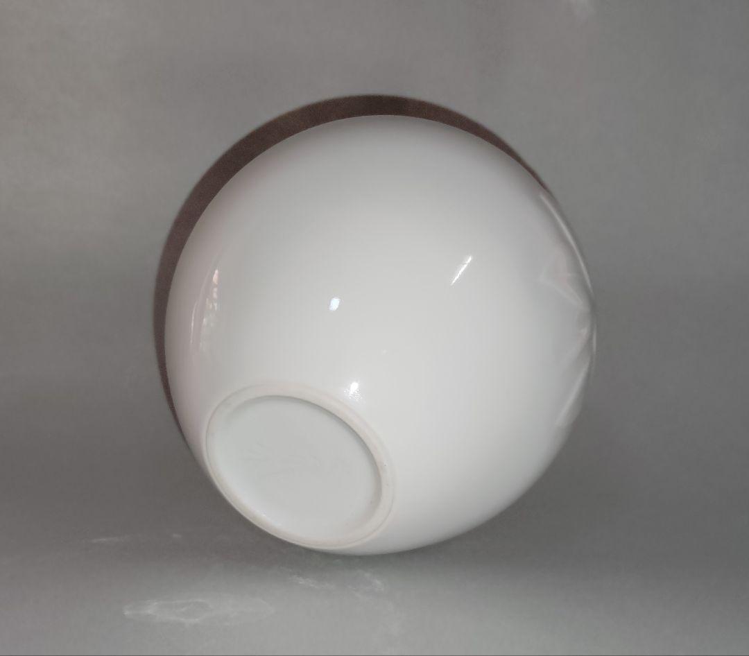 有田焼・奥川俊右衛門作・白磁バラ彫紋壺(小)・新品未使用