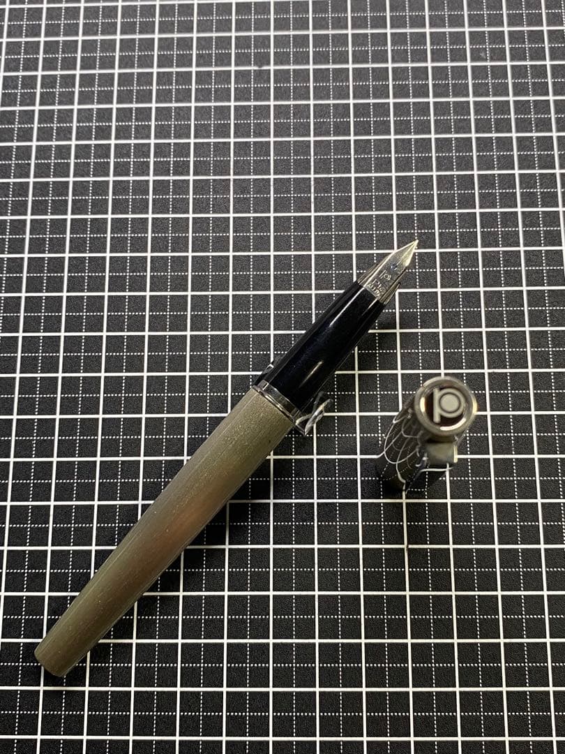 PLATINUM プラチナ・プラチナ　金銀合金　万年筆　字幅F程度