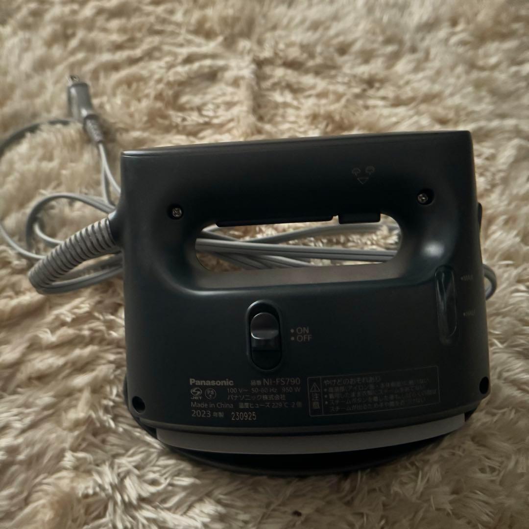 【美品】Panasonic NI-FS790 衣類 スチーマー グレー