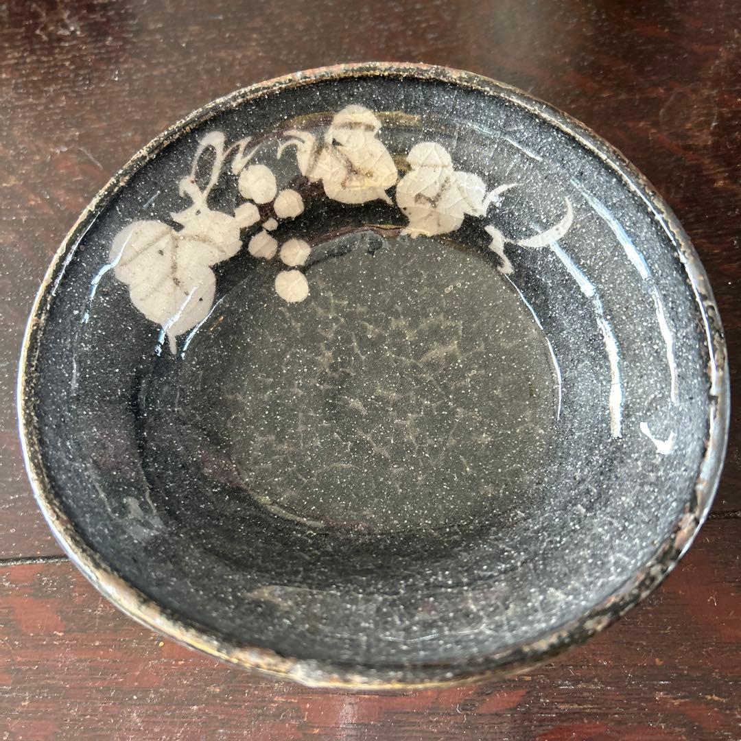 お値下げ　美濃焼　玉山窯　鼠志野　白抜き葡萄文　三つ足鉢　向付　湯呑み　三点組