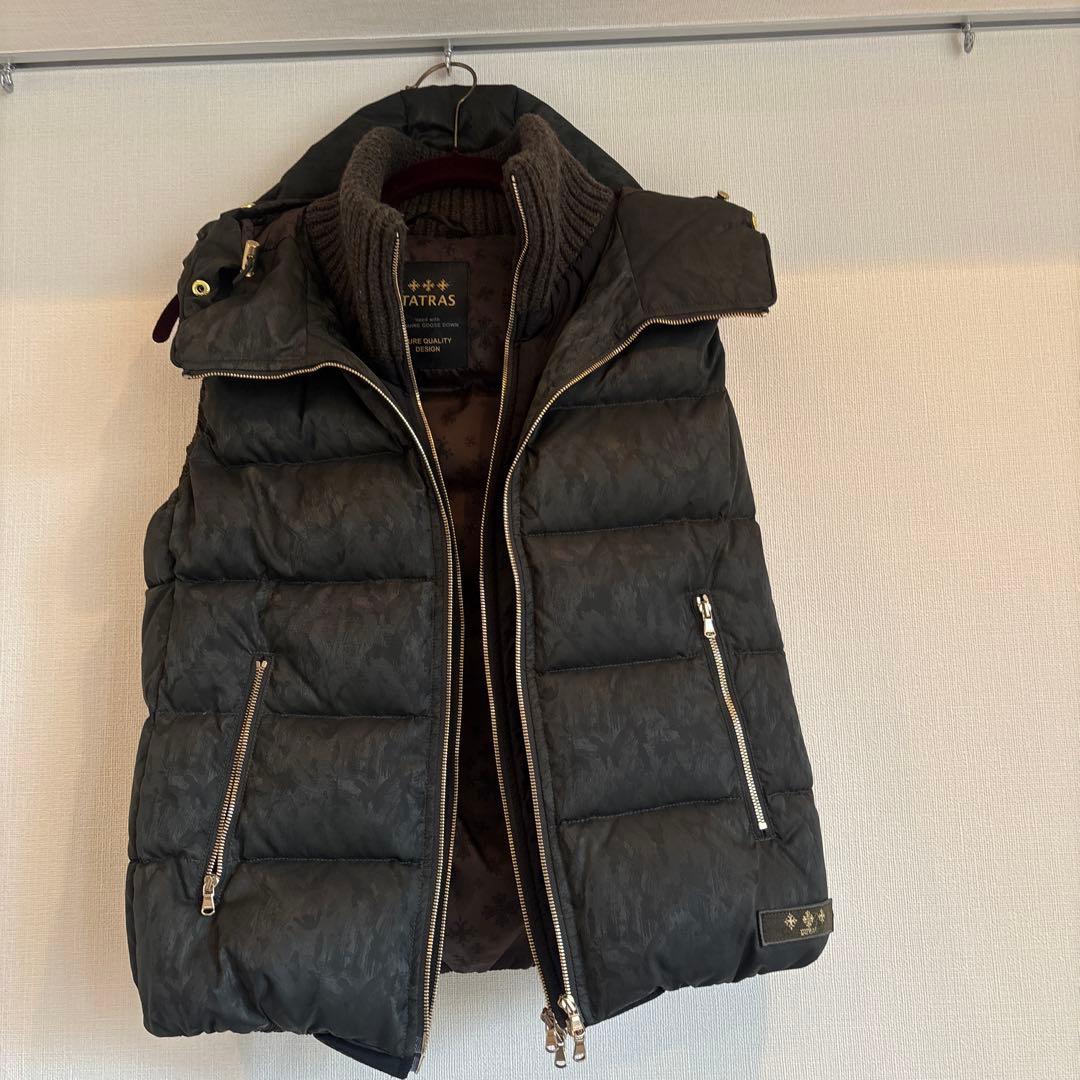 試着のみTATRAS ブラック ダウンベストレディース