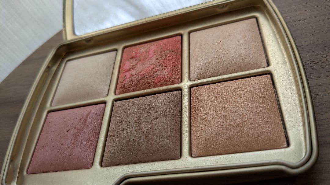 フェイスカラー Hourglass Holiday 2024 Ambient