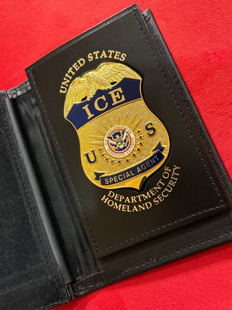 ICE 特別捜査官 バッジ、実物ケース付き