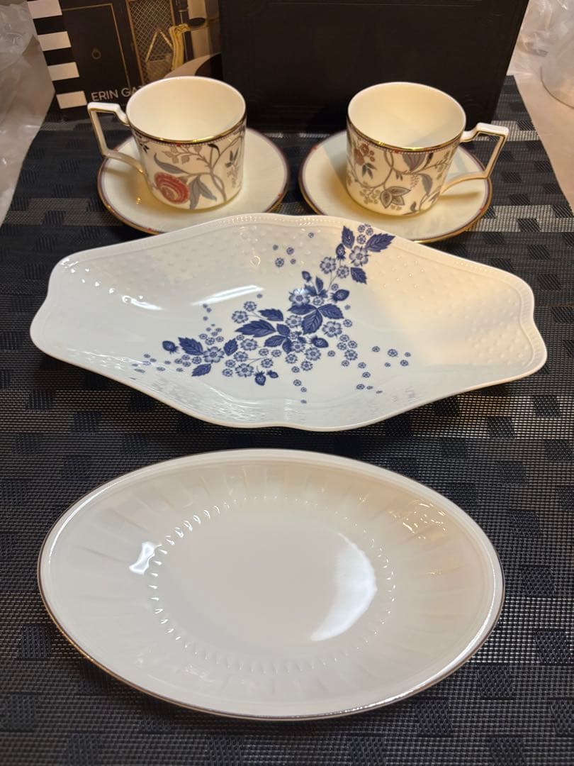 ４点 新品 ウェッジウッド パシュミナ カップ＆ソーサー 大皿 取り皿