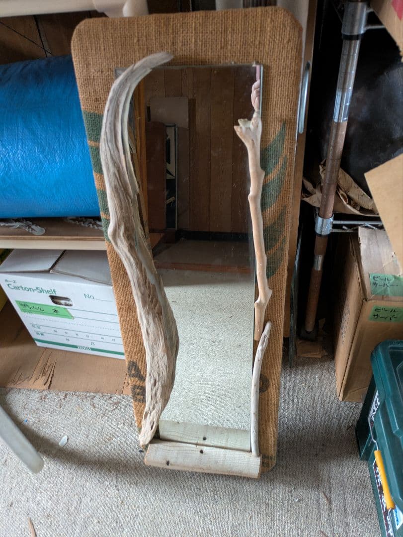 流木の手作りスタンド鏡