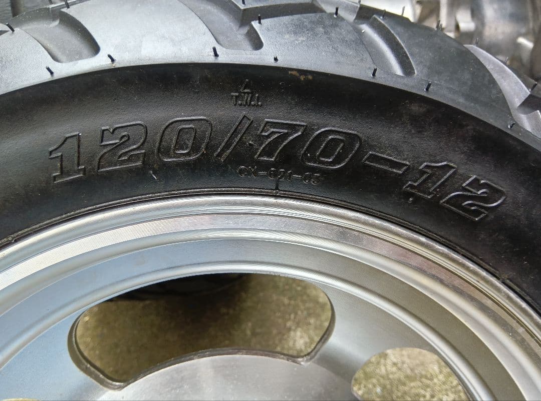 １２インチジャイロキャノピー前タイヤ・ホイール新品