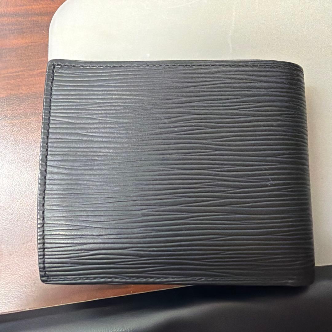 ＜希少極美品＞ルイヴィトン、黒 レザー 二つ折り財布 LVロゴ※箱袋付き