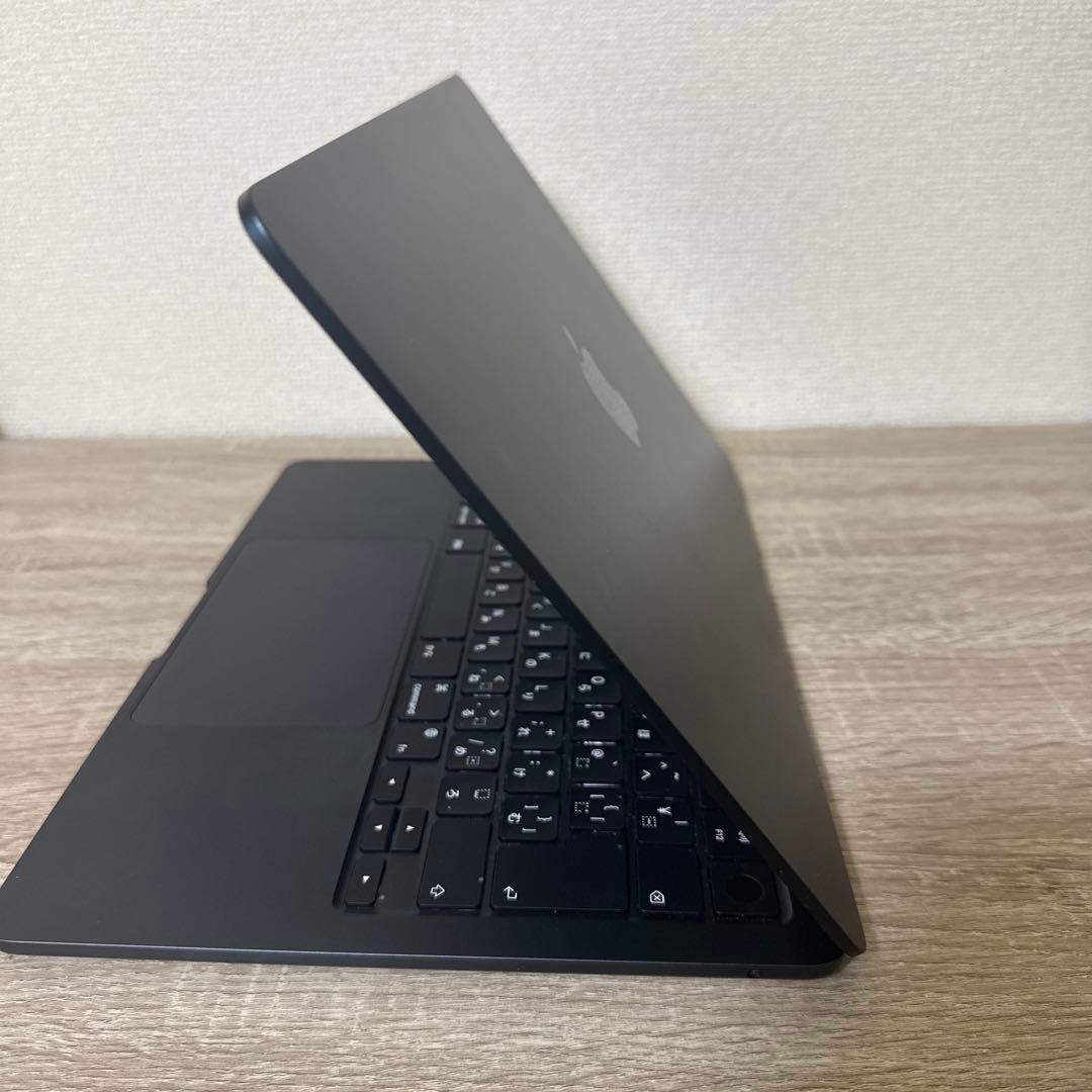 MacBook Air m2 ミッドナイト　まだまだ使用できます。