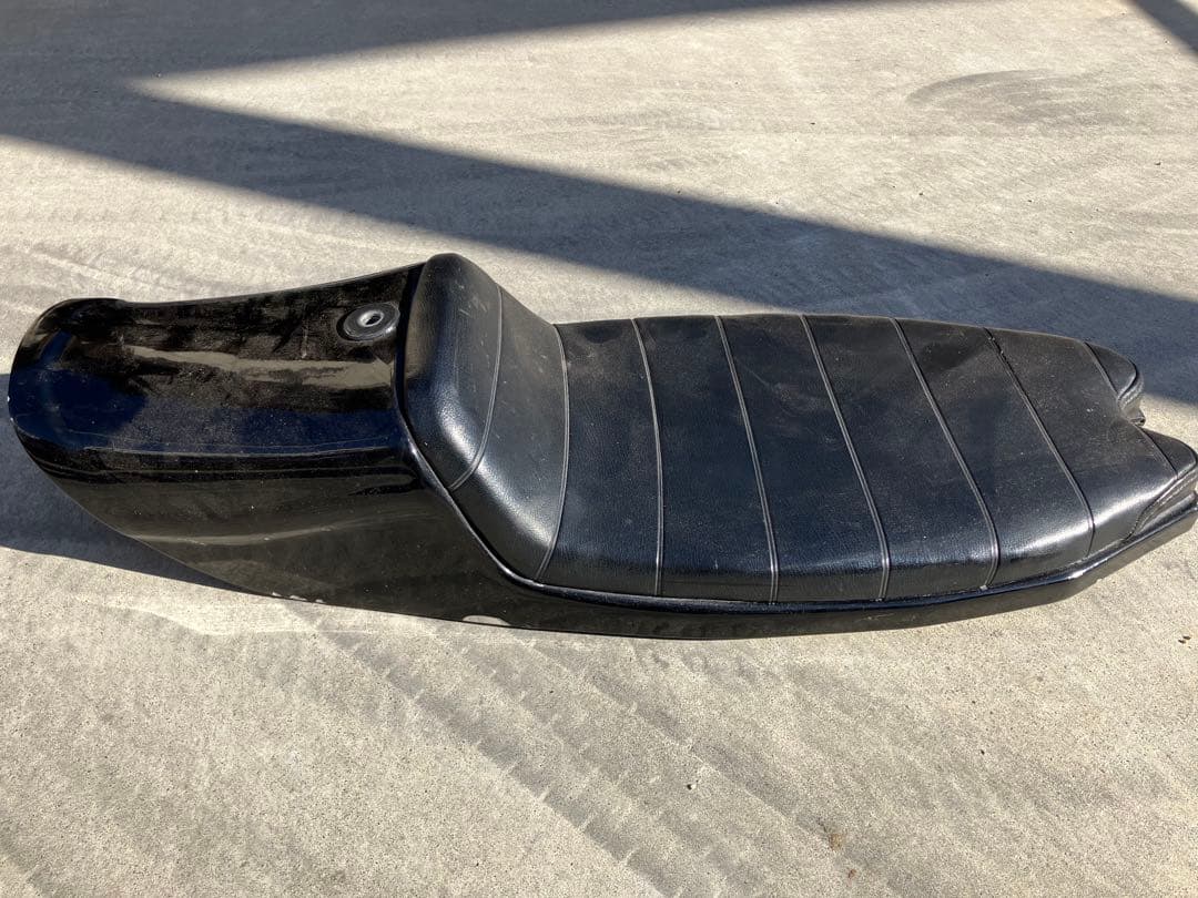 C*F様 xs650sp カスタム　シート