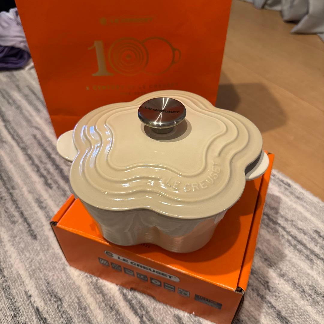 【新品未使用】LE CREUSET フラワーココット　20cm
