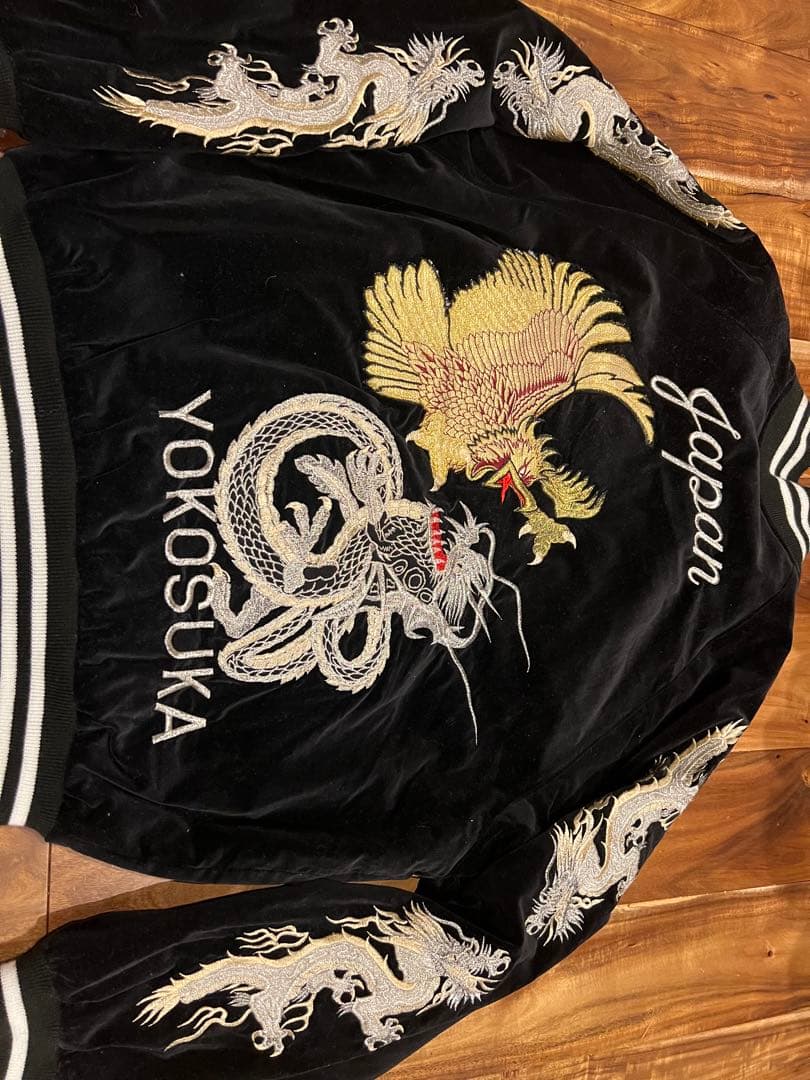 値下げしました！スカジャン 黒 ベルベット 刺繍入り