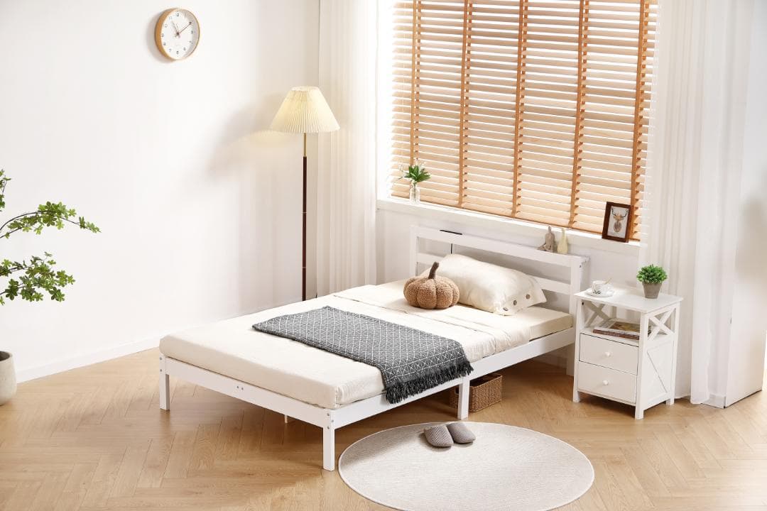 お得セール！10％OFFコンセント付き天然木ベッドフレーム　SD・WHITE