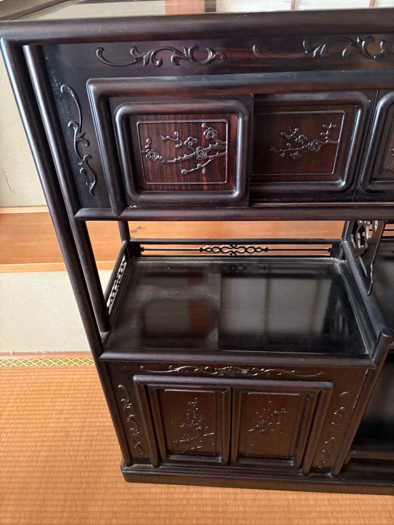 木製ダークブラウンシェルフ 和風彫刻付き