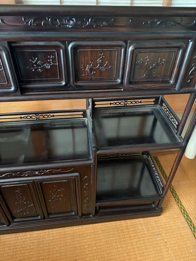 木製ダークブラウンシェルフ 和風彫刻付き