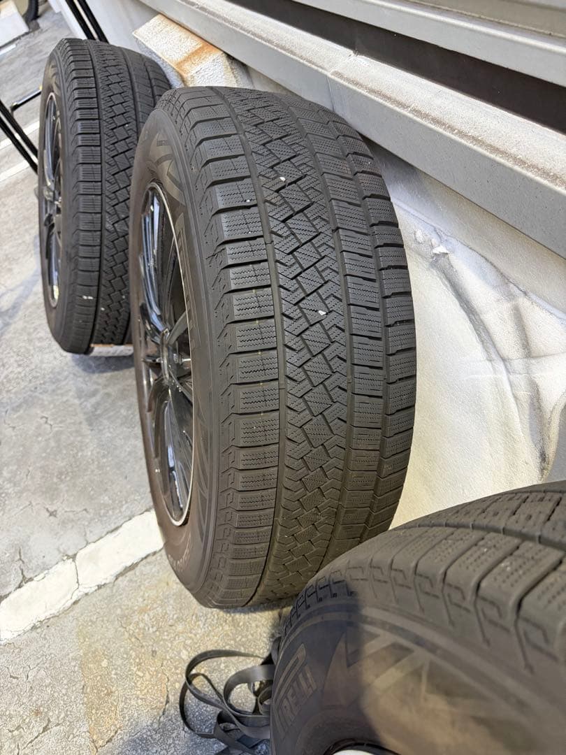 1月9日まで　Pirelli Ice Zero 18インチ スタッドレスタイヤ