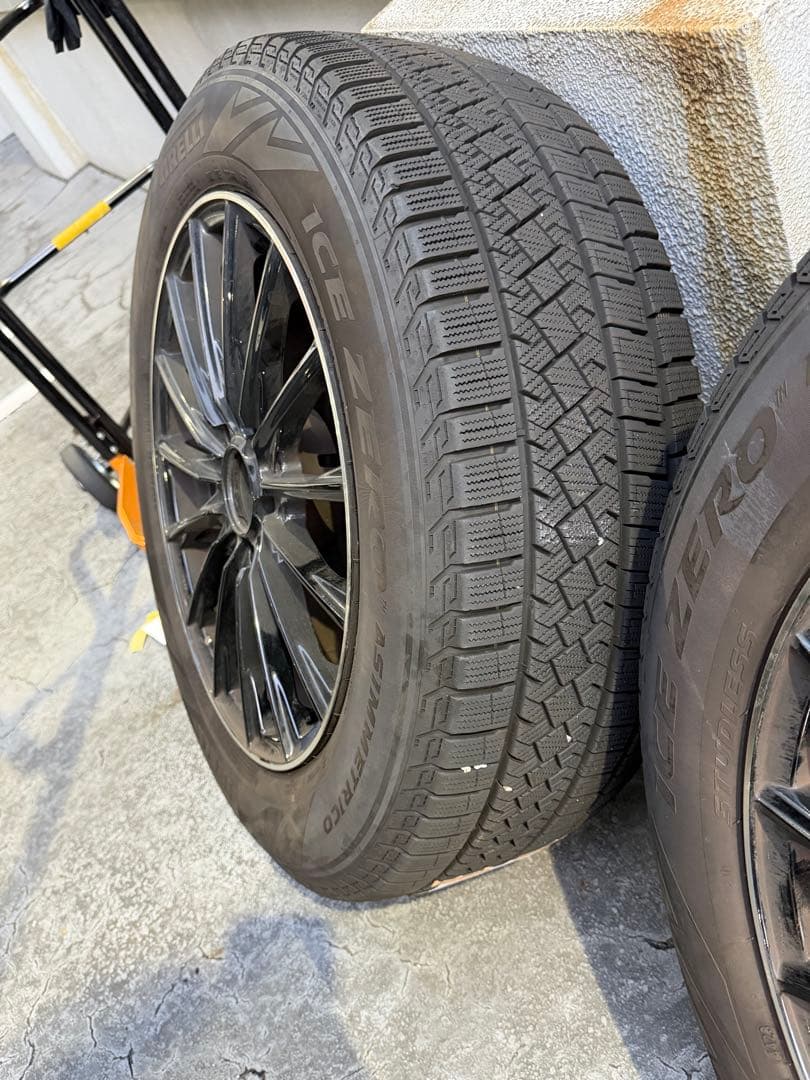 1月9日まで　Pirelli Ice Zero 18インチ スタッドレスタイヤ