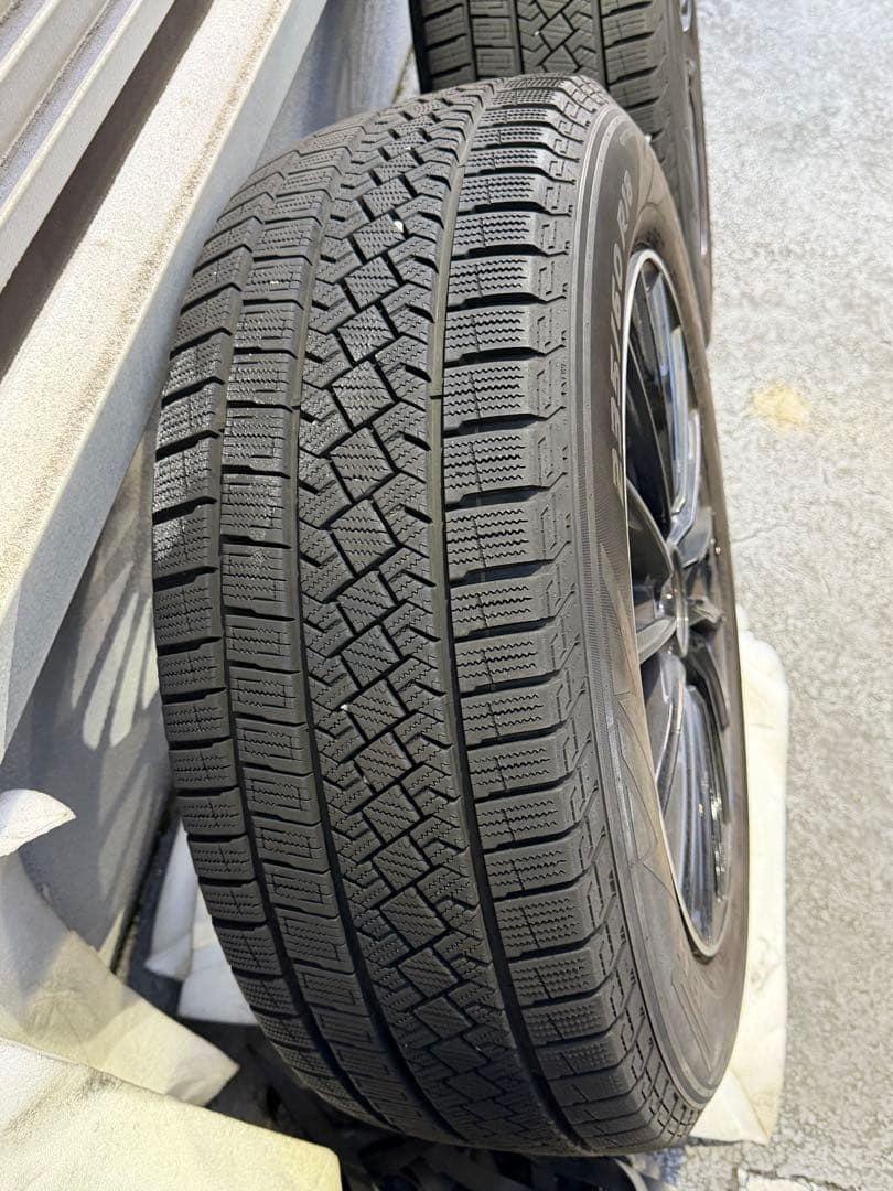 1月9日まで　Pirelli Ice Zero 18インチ スタッドレスタイヤ