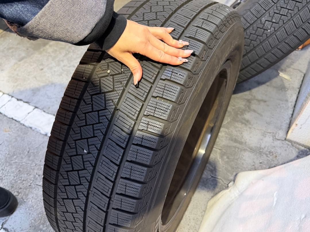 1月9日まで　Pirelli Ice Zero 18インチ スタッドレスタイヤ