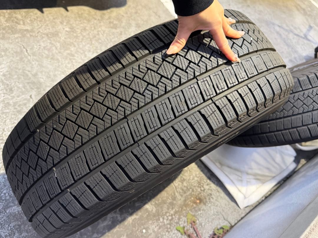 1月9日まで　Pirelli Ice Zero 18インチ スタッドレスタイヤ