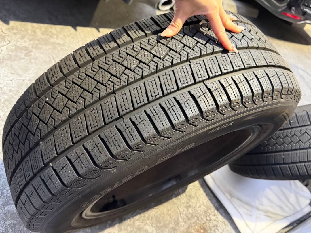 1月9日まで　Pirelli Ice Zero 18インチ スタッドレスタイヤ
