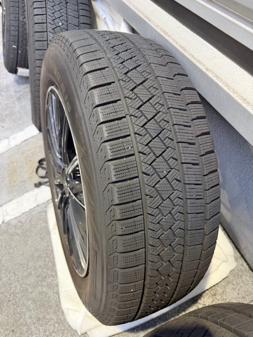 1月9日まで　Pirelli Ice Zero 18インチ スタッドレスタイヤ