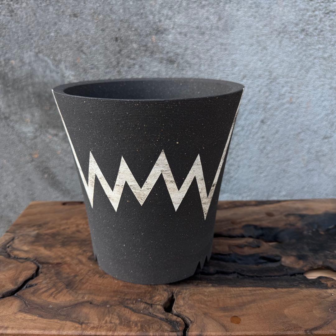 手作植木鉢 幾何学模様の黒い植木鉢（ 塊根植物 グラキリス パキプス アガベ)