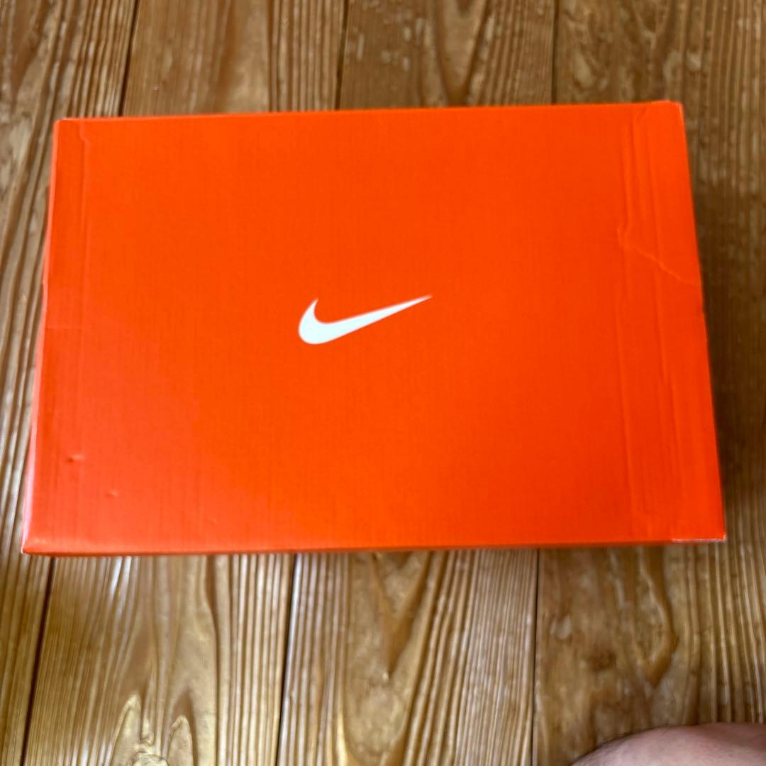 限定セール‼️ 新品　Nike Zoom VOMERO18 25.5cm