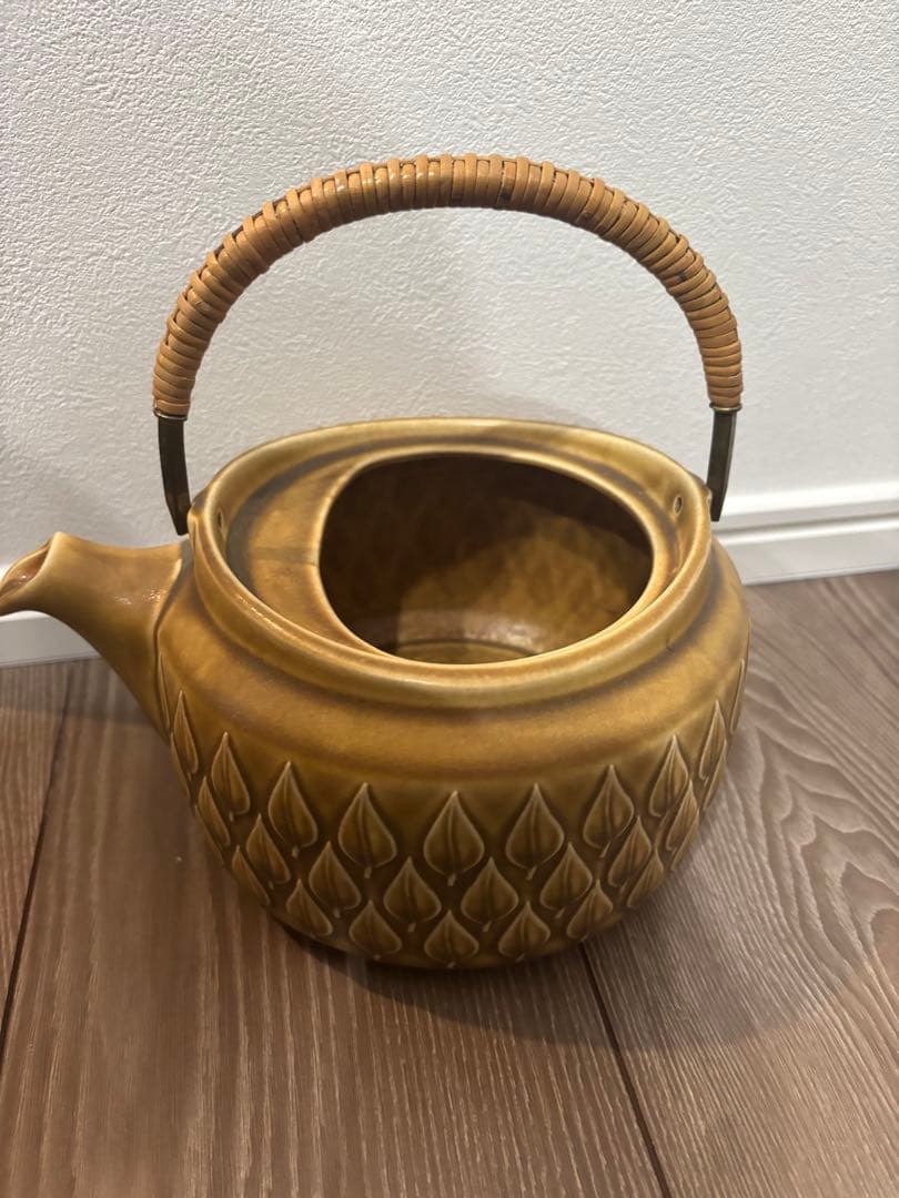 蓋なし) クイストゴー/レリーフ　ティーポット