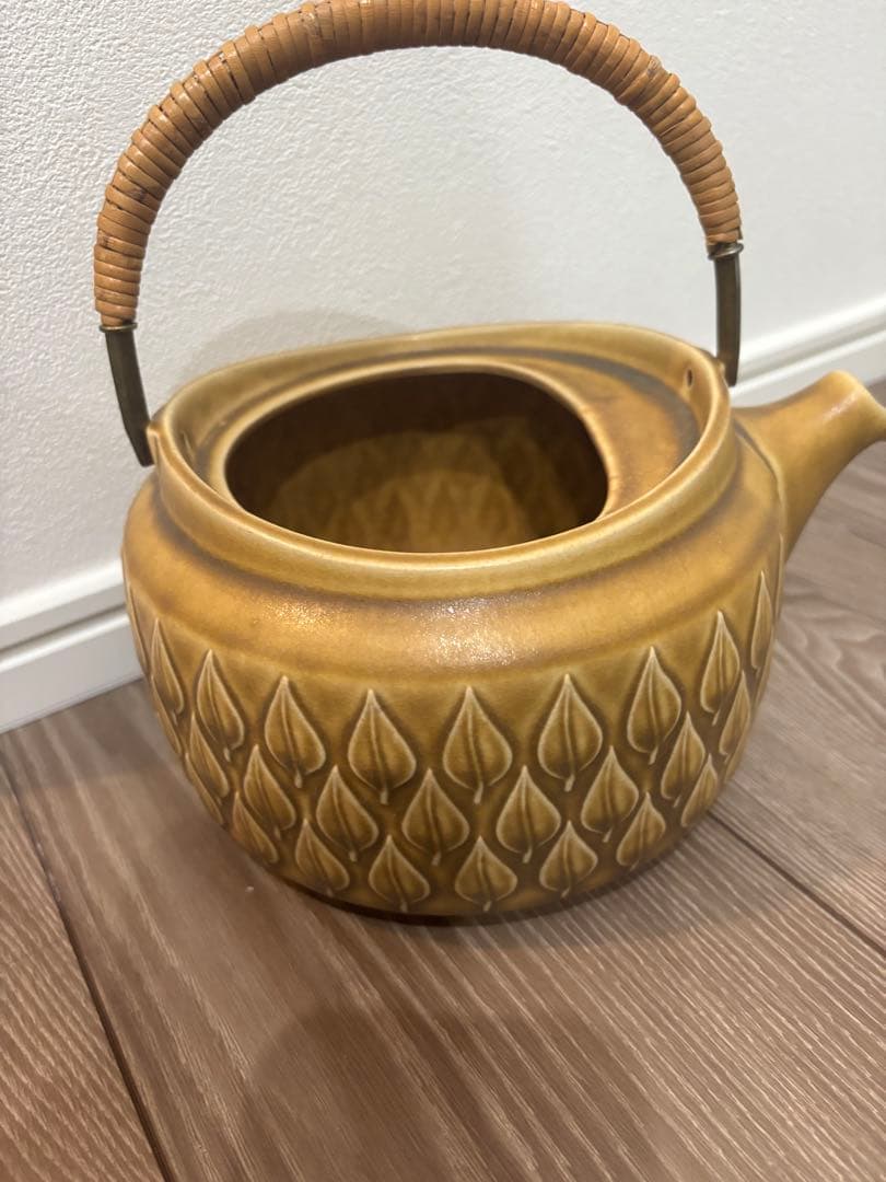 蓋なし) クイストゴー/レリーフ　ティーポット