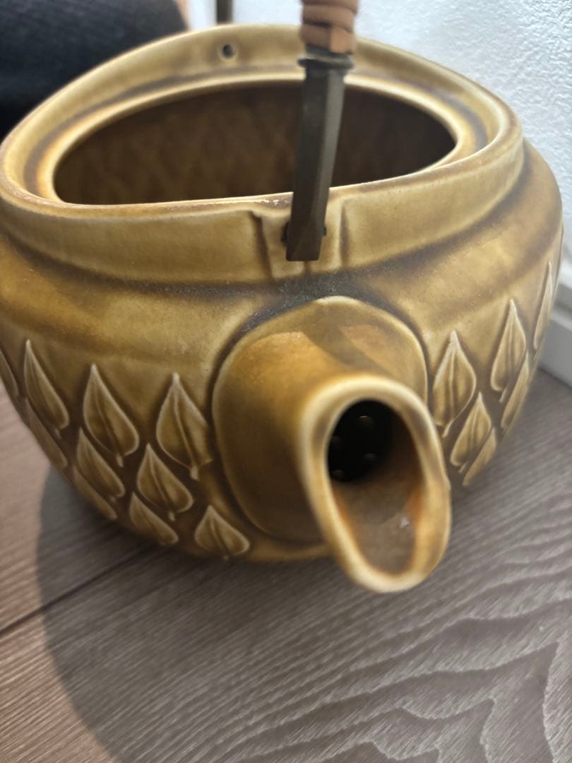 蓋なし) クイストゴー/レリーフ　ティーポット