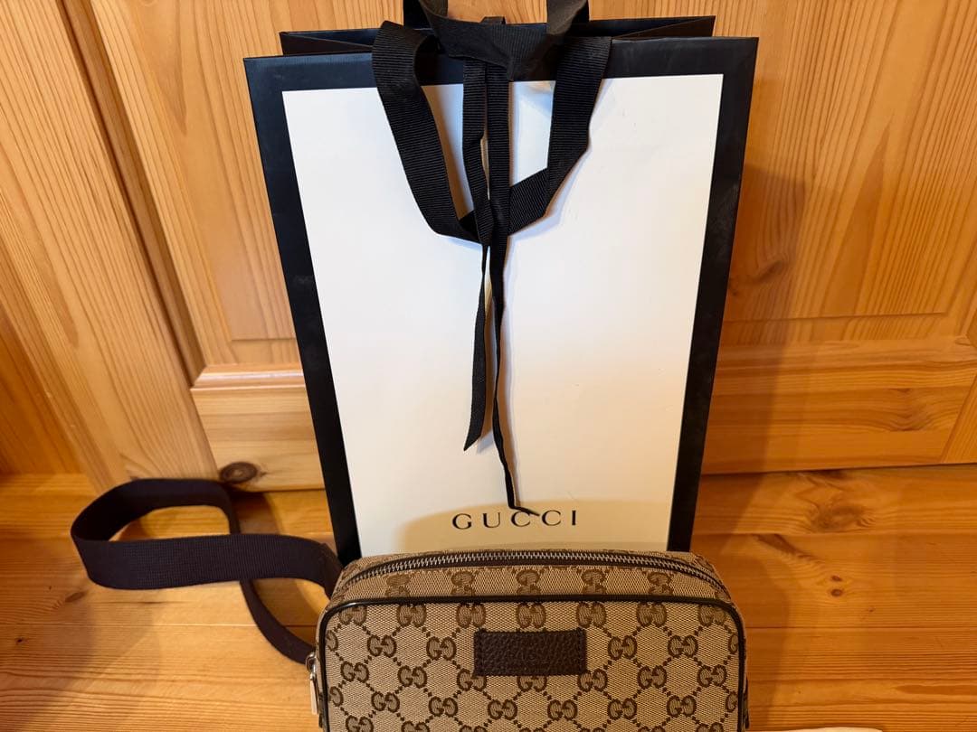 GUCCI GGパターンキャンバス ボディバッグ