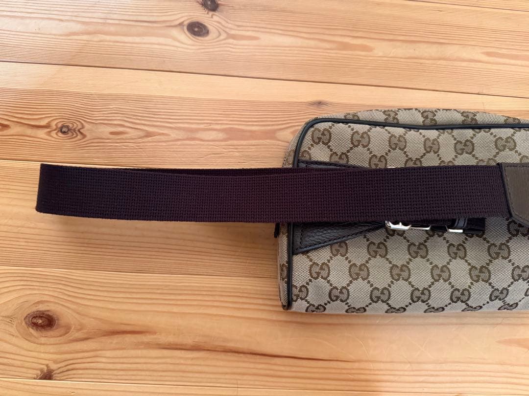 GUCCI GGパターンキャンバス ボディバッグ