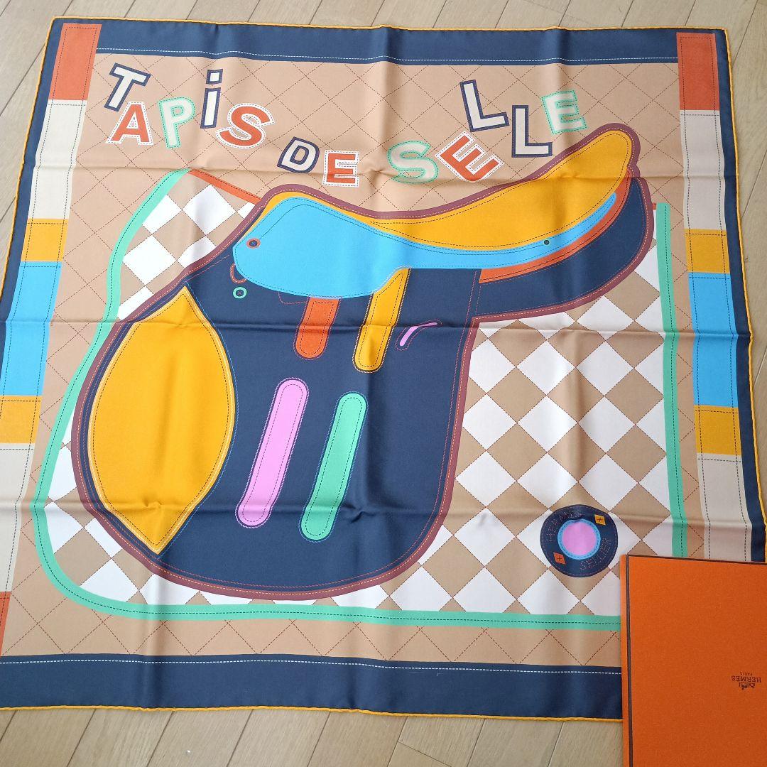 美品　エルメス90スカーフ リバーシブル tapis de selle