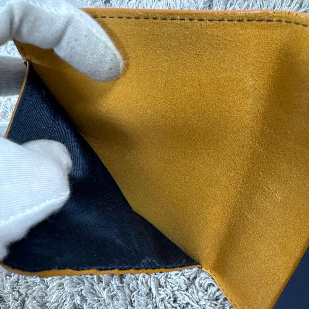 【美品】 Salvatore Ferragamo 天然本皮 パスポートケース