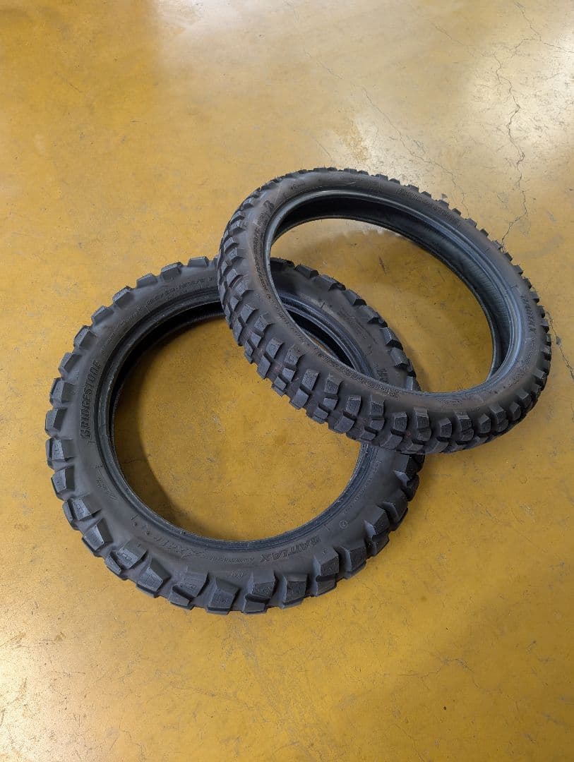 バトラックス AX41　100/90-19　130/80-18　前後2本　バリ山