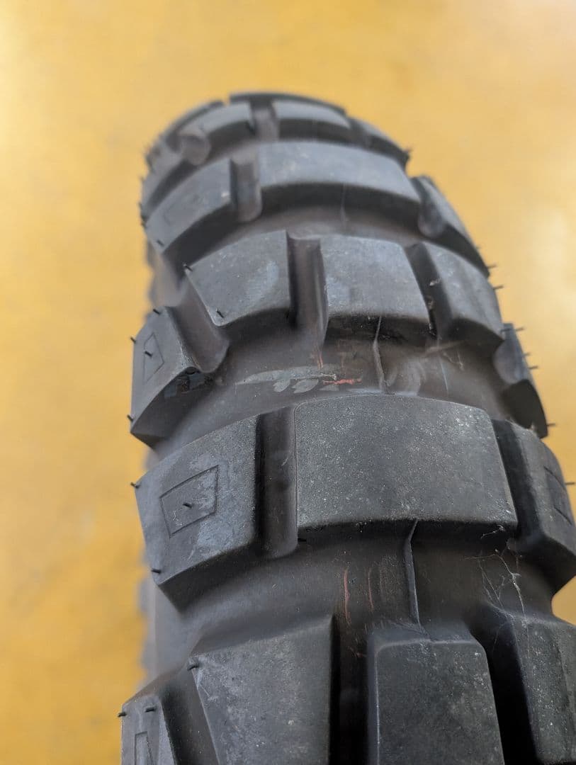 バトラックス AX41　100/90-19　130/80-18　前後2本　バリ山